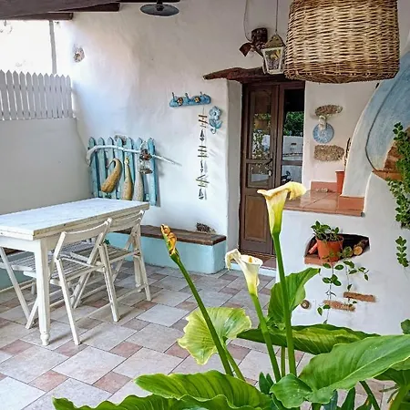Casa Zola. Holiday home Galtelli